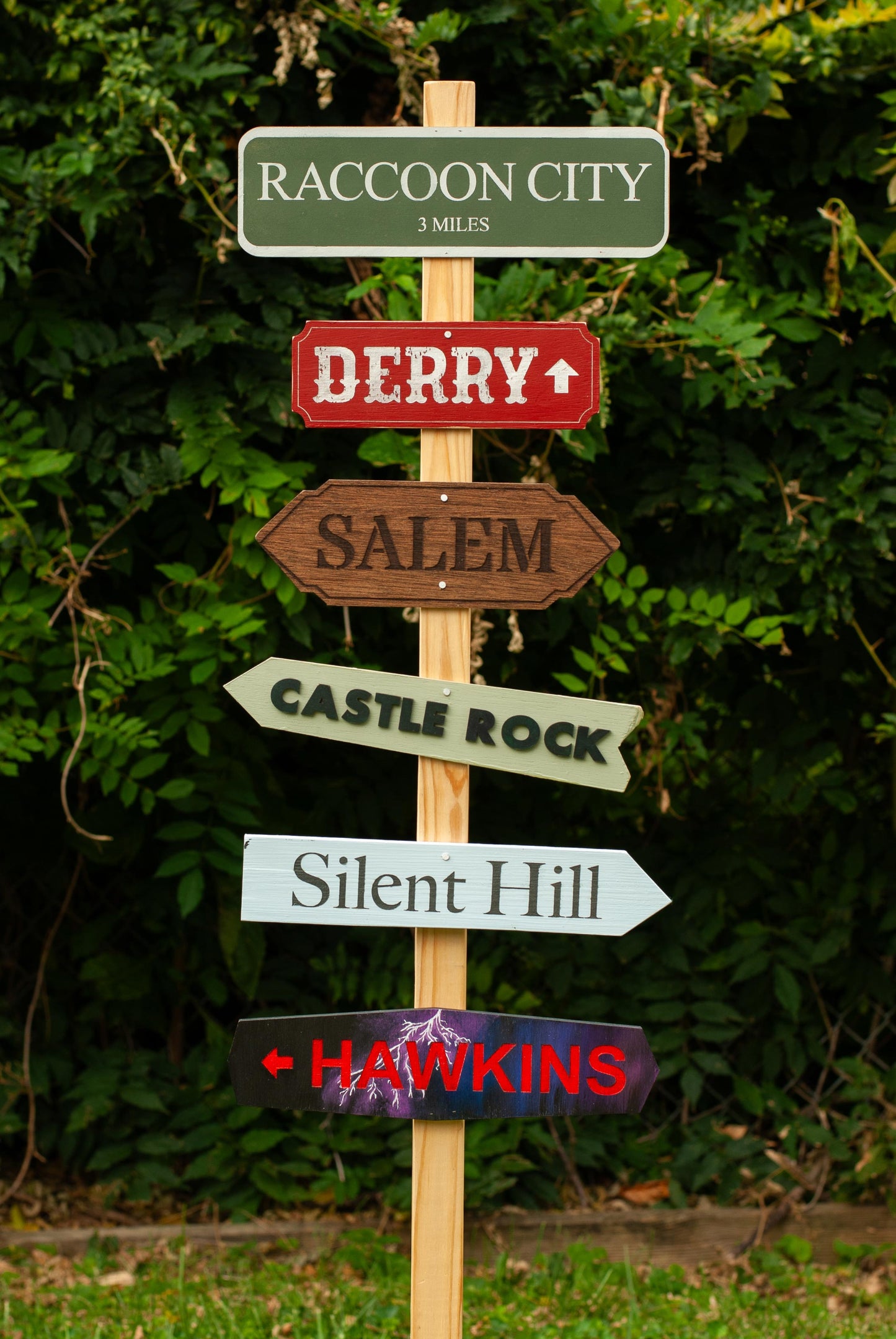 Customizable Horror Decor Directional Signs with Post and stand outdoor Halloween decoration with six horror destination signs - Movie Room Decor