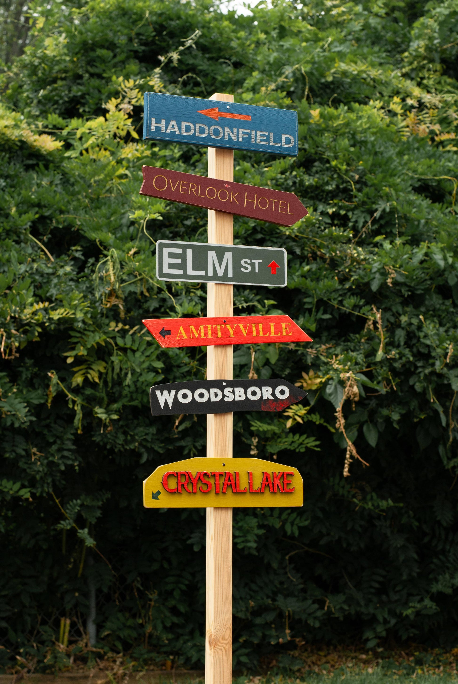 Halloween Directional Sign Post Outdoor Horror Decor for outside porch and yard